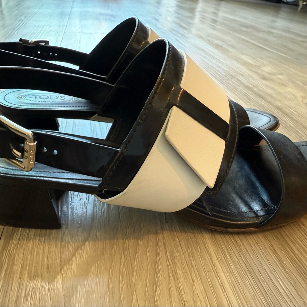 ♠️HP♠️ Tod’s Leather & Patent Leather Black and White Sandal = Size 38 - Picture 3 of 10
